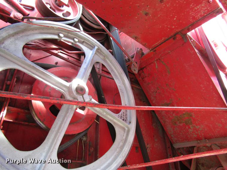 image for item DD8689 1974 White 7300 combine