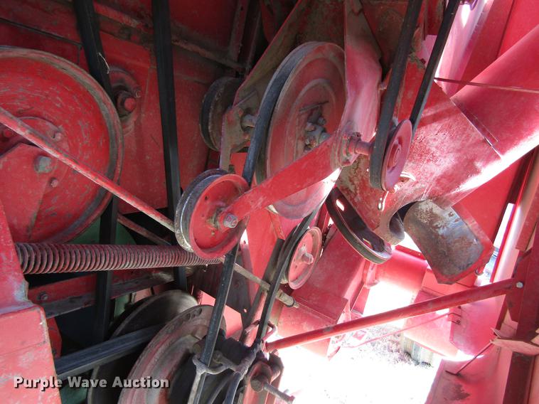 image for item DD8689 1974 White 7300 combine