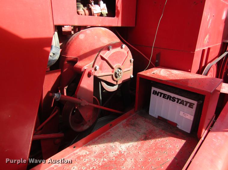 image for item DD8689 1974 White 7300 combine