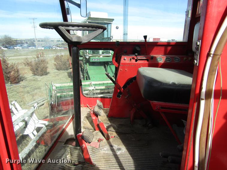 image for item DD8689 1974 White 7300 combine