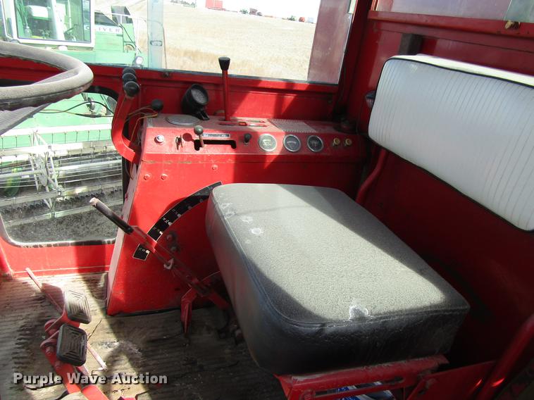 image for item DD8689 1974 White 7300 combine