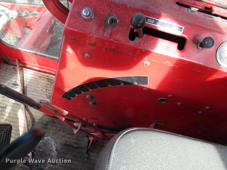 image for item DD8689 1974 White 7300 combine