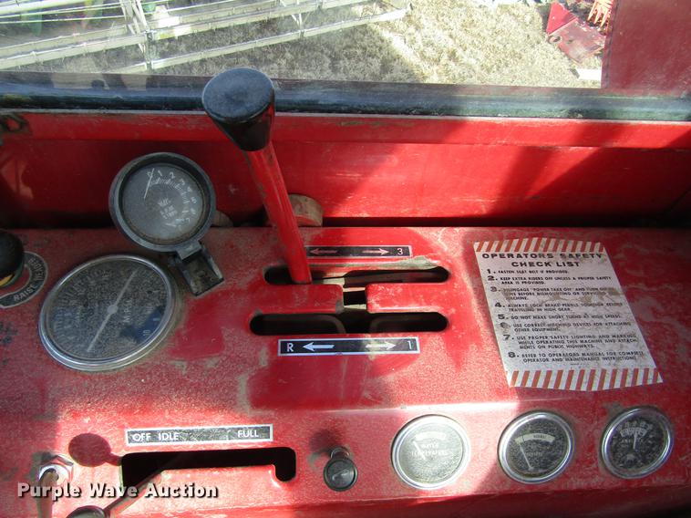 image for item DD8689 1974 White 7300 combine