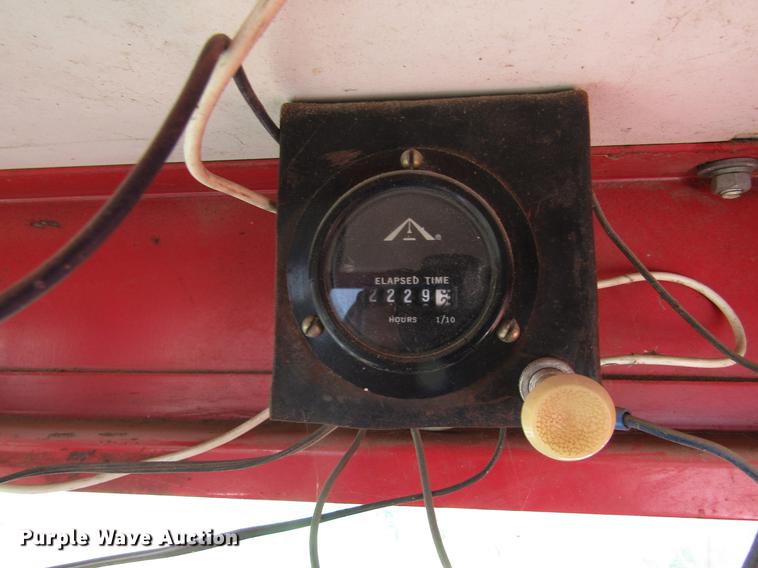 image for item DD8689 1974 White 7300 combine