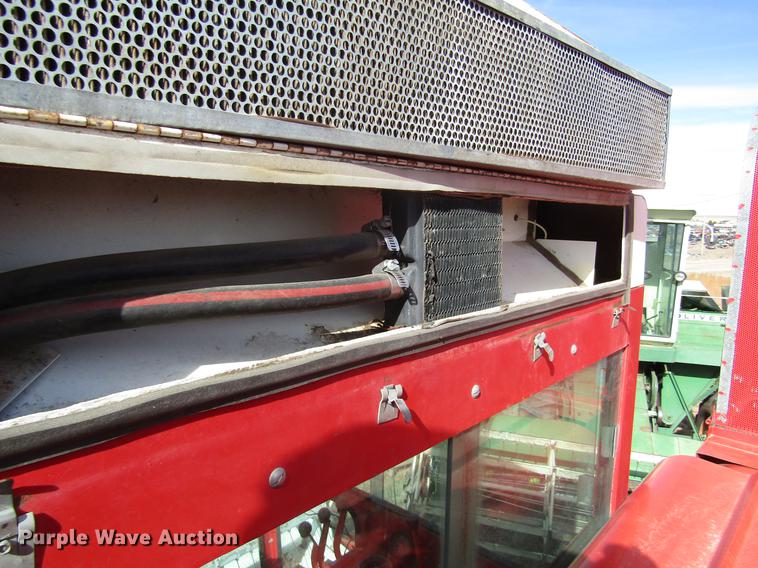 image for item DD8689 1974 White 7300 combine