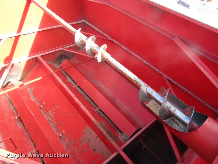 image for item DD8689 1974 White 7300 combine