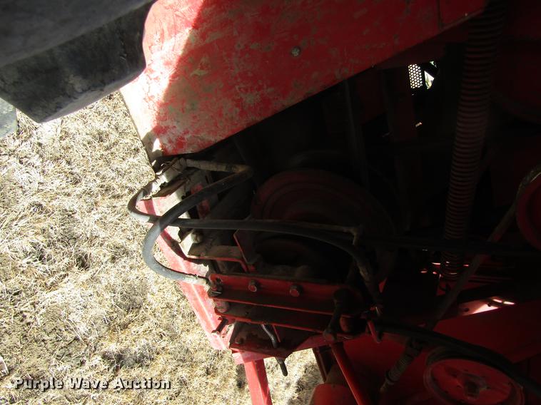 image for item DD8689 1974 White 7300 combine