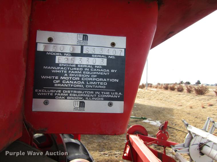 image for item DD8689 1974 White 7300 combine