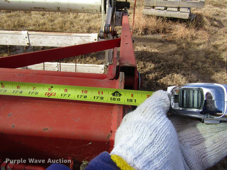 image for item DD8689 1974 White 7300 combine