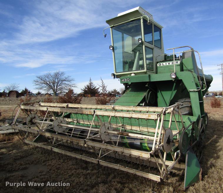 image for item DD8690 Oliver 430 combine