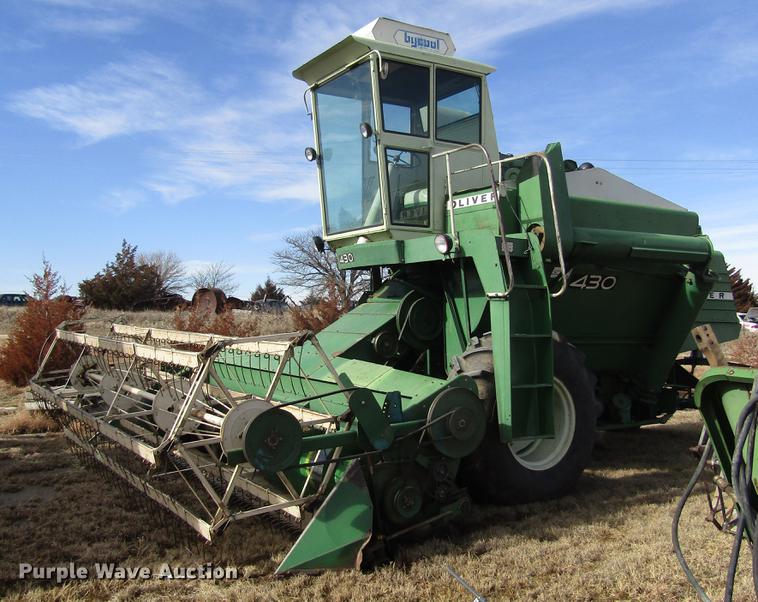 image for item DD8690 Oliver 430 combine