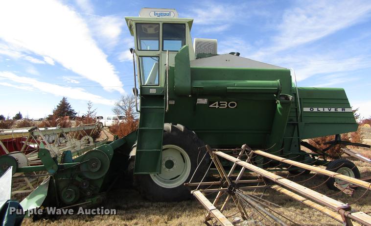 image for item DD8690 Oliver 430 combine