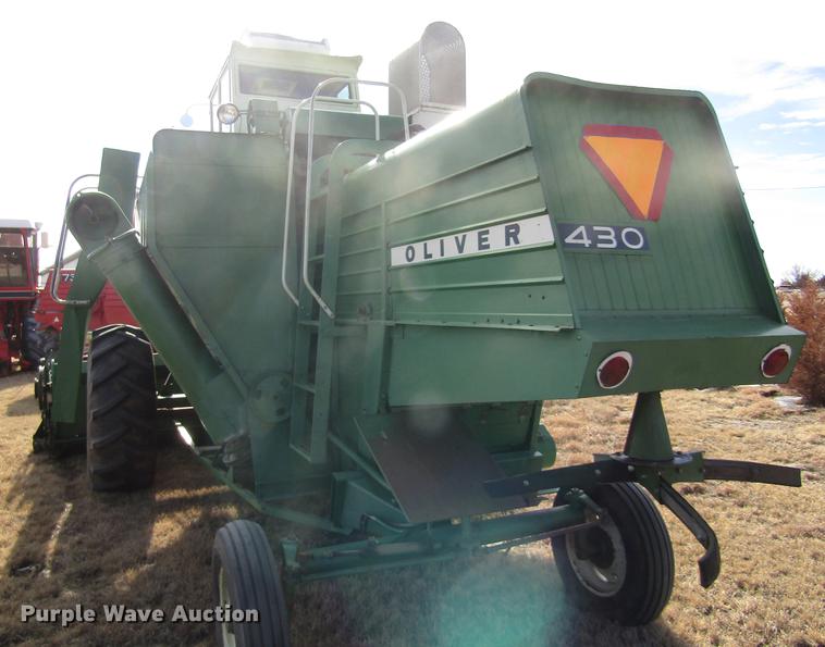 image for item DD8690 Oliver 430 combine