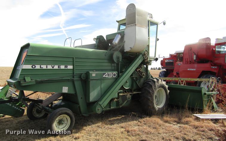 image for item DD8690 Oliver 430 combine