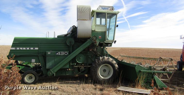 image for item DD8690 Oliver 430 combine