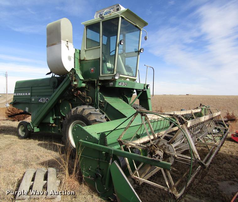 image for item DD8690 Oliver 430 combine