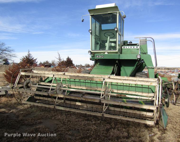 image for item DD8690 Oliver 430 combine