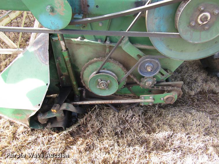 image for item DD8690 Oliver 430 combine