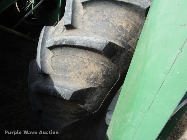 image for item DD8690 Oliver 430 combine