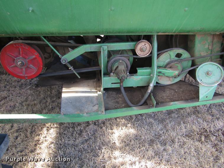 image for item DD8690 Oliver 430 combine