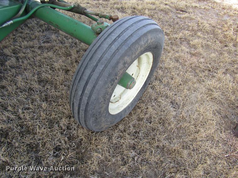 image for item DD8690 Oliver 430 combine