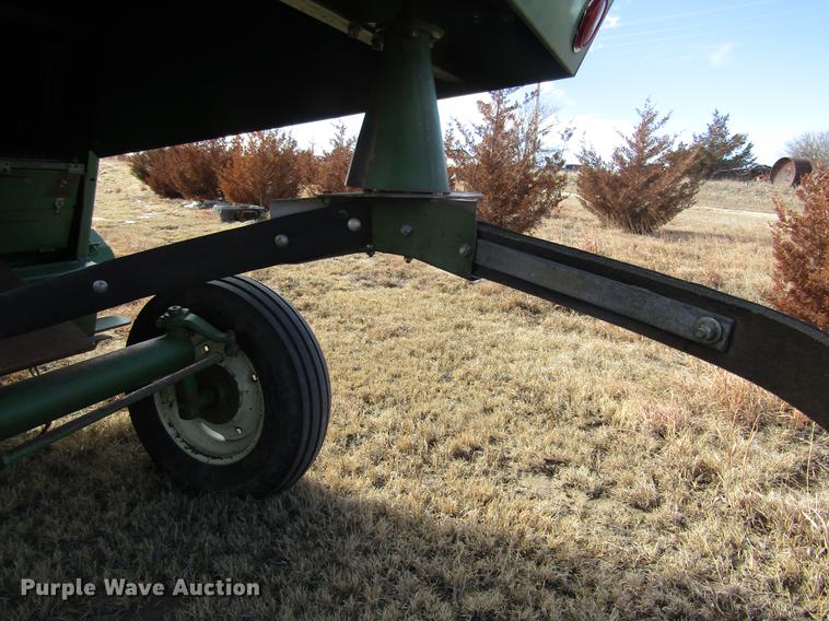 image for item DD8690 Oliver 430 combine