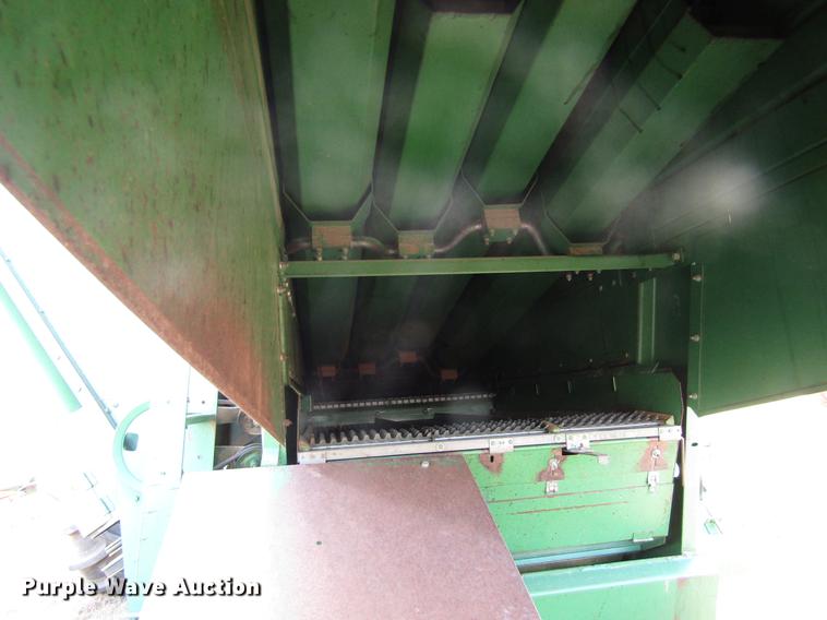 image for item DD8690 Oliver 430 combine