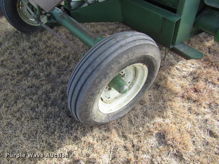 image for item DD8690 Oliver 430 combine