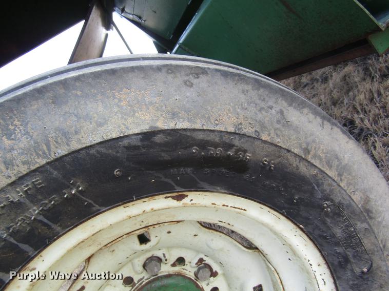 image for item DD8690 Oliver 430 combine