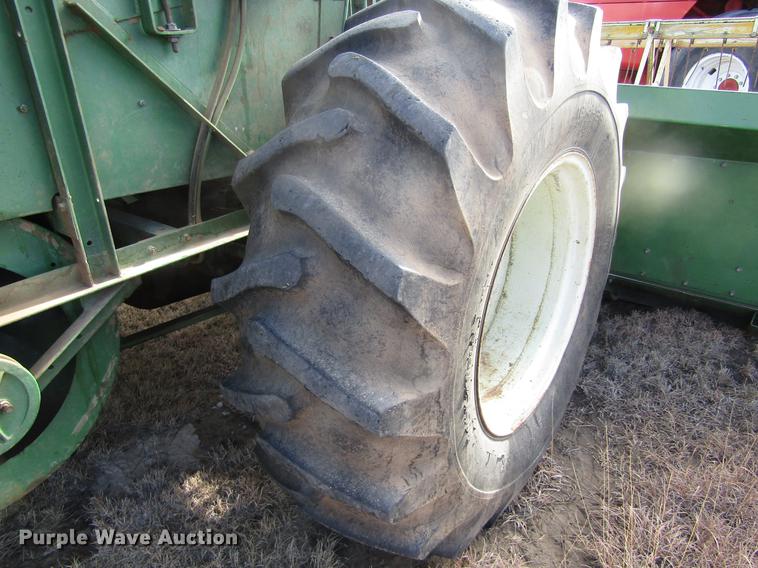 image for item DD8690 Oliver 430 combine