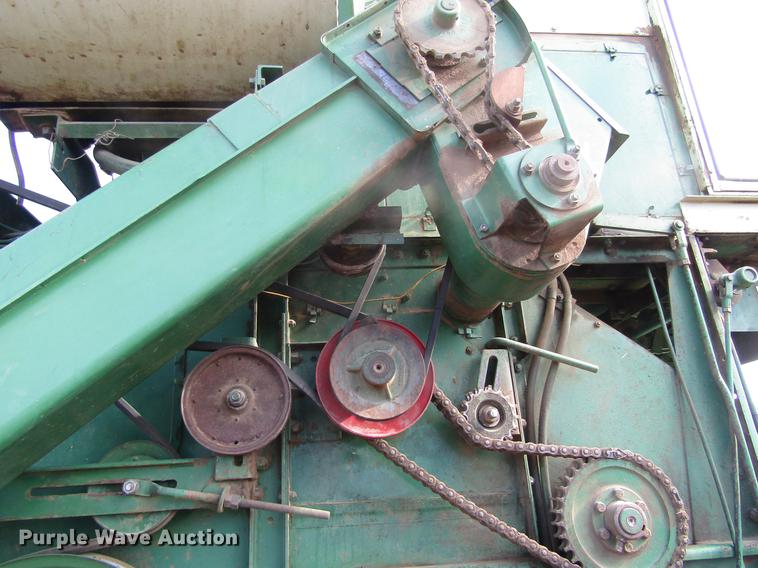 image for item DD8690 Oliver 430 combine