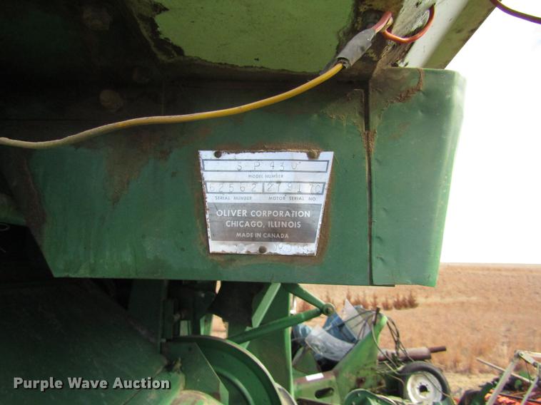 image for item DD8690 Oliver 430 combine