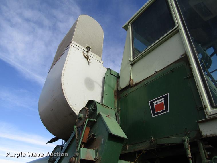 image for item DD8690 Oliver 430 combine