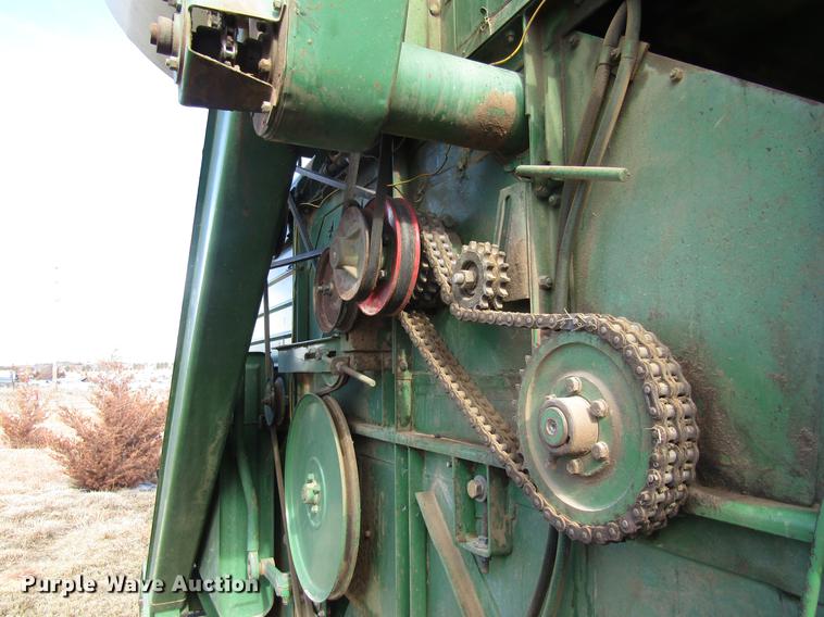 image for item DD8690 Oliver 430 combine