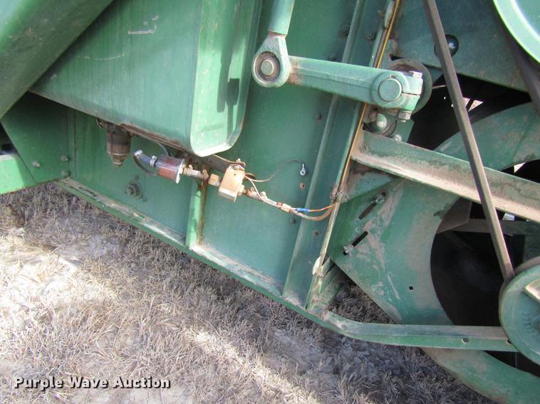 image for item DD8690 Oliver 430 combine