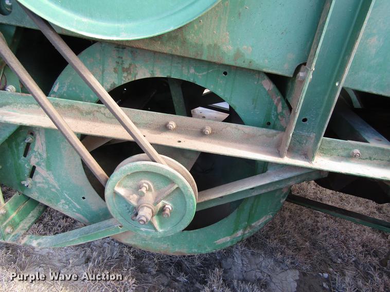 image for item DD8690 Oliver 430 combine