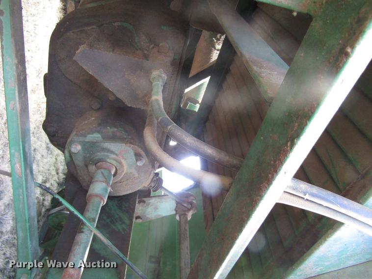 image for item DD8690 Oliver 430 combine