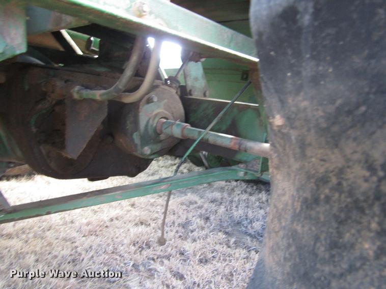 image for item DD8690 Oliver 430 combine