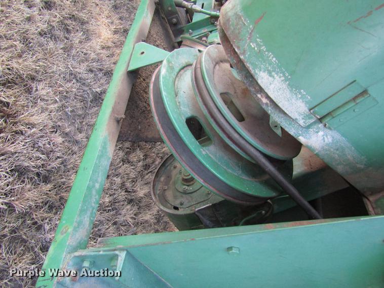 image for item DD8690 Oliver 430 combine