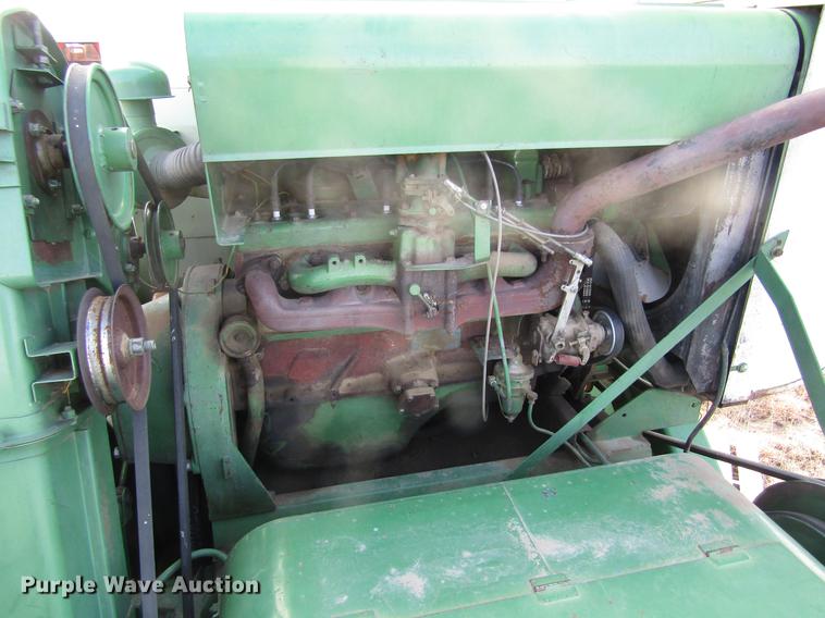 image for item DD8690 Oliver 430 combine