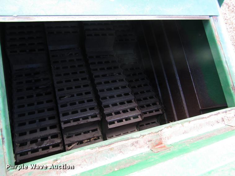 image for item DD8690 Oliver 430 combine