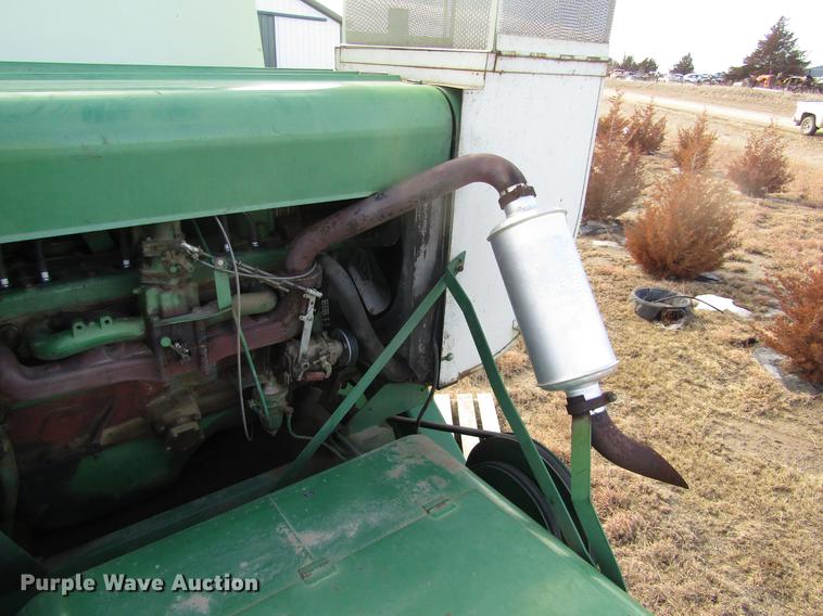 image for item DD8690 Oliver 430 combine