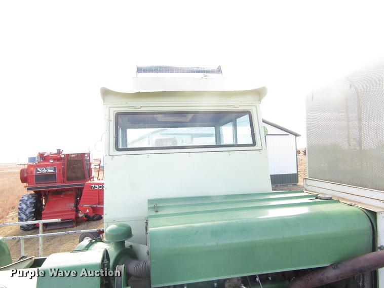 image for item DD8690 Oliver 430 combine