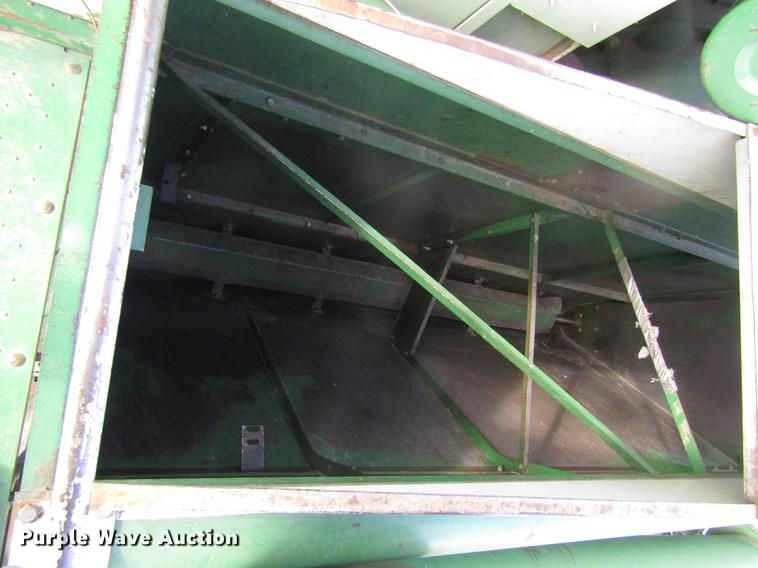 image for item DD8690 Oliver 430 combine