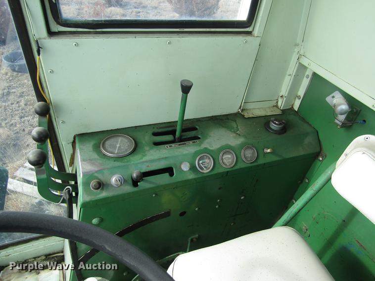 image for item DD8690 Oliver 430 combine