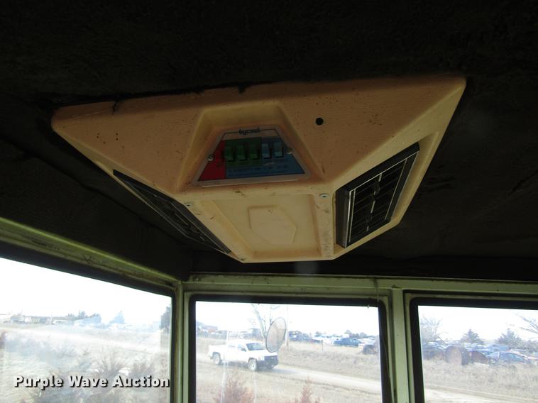 image for item DD8690 Oliver 430 combine