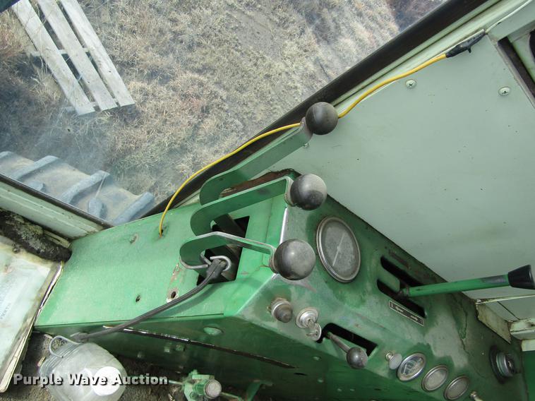 image for item DD8690 Oliver 430 combine