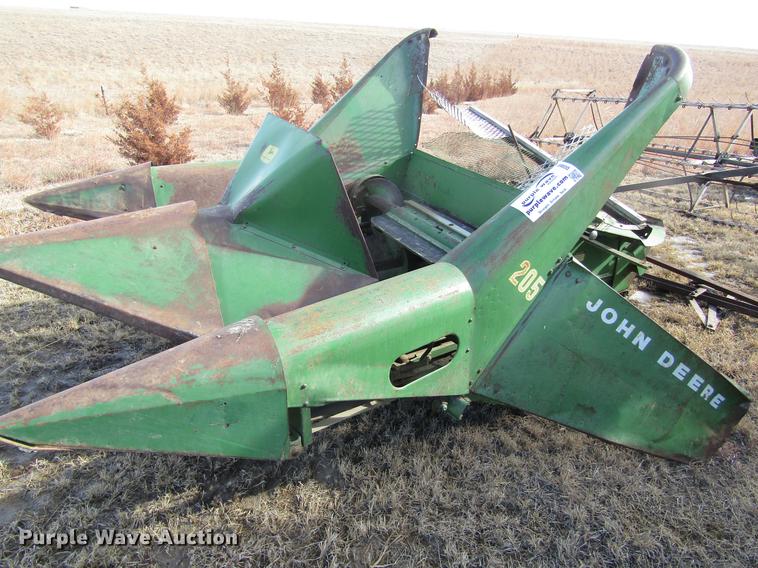 image for item DD8691 John Deere 205 corn head