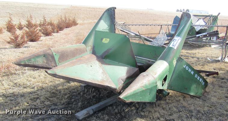 image for item DD8691 John Deere 205 corn head