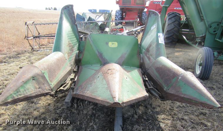 image for item DD8691 John Deere 205 corn head